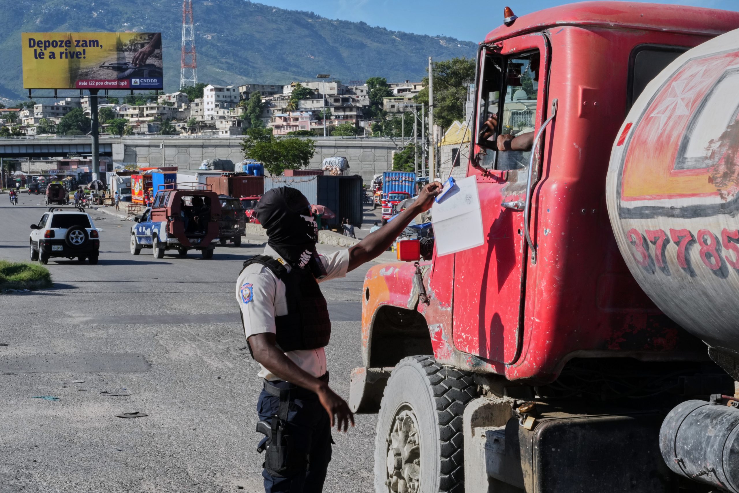 Rapò ekspè Nasyonzini avèti sou gang avan eleksyon